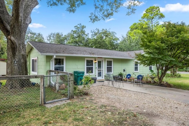 106 Hudgins St, Smithville, TX 78957 - ranch-style home with a patio area and a gate