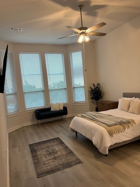 bedroom featuring light hardwood / wood-style floors and ceiling fan