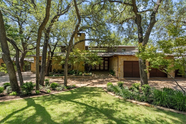 view of yard featuring a garage