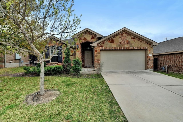 view of front facade featuring a front lawn and a garage