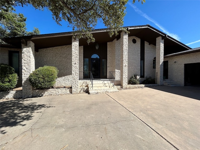 view of front of house featuring a garage