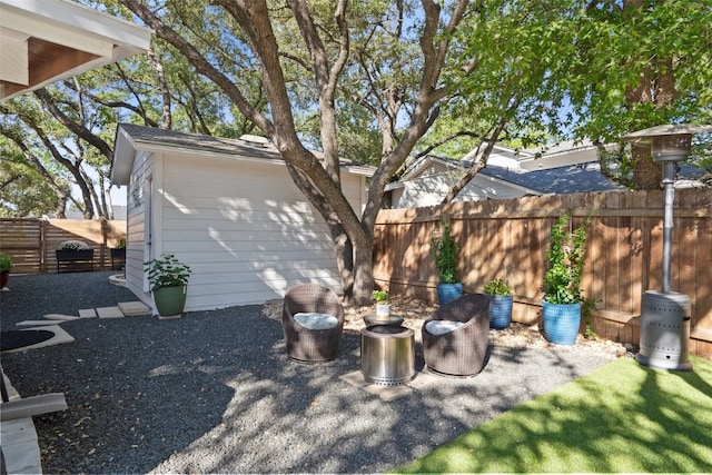 view of yard featuring a storage unit