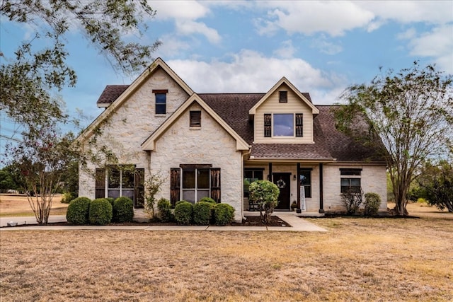 view of front of home featuring a front lawn