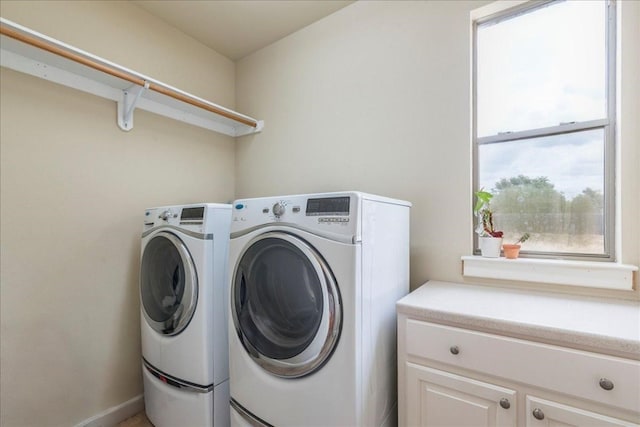 laundry area featuring cabinets and washing machine and clothes dryer