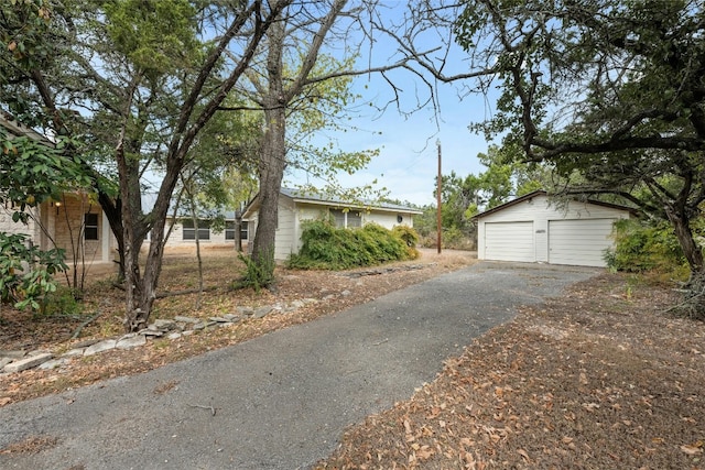 view of front facade featuring an outdoor structure and a garage