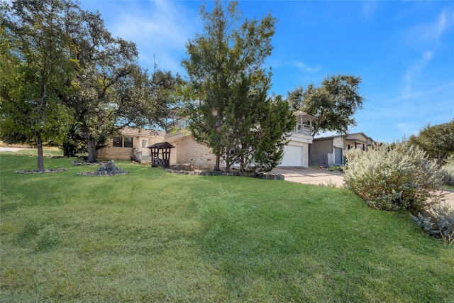 view of front of house featuring a garage and a front lawn