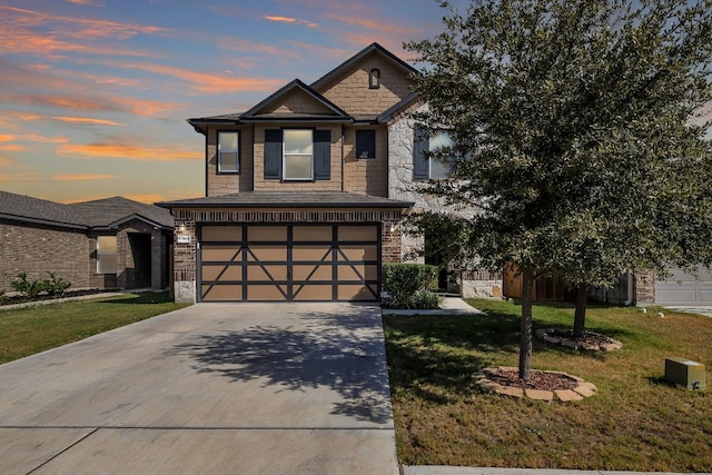 view of front of house featuring a yard and a garage