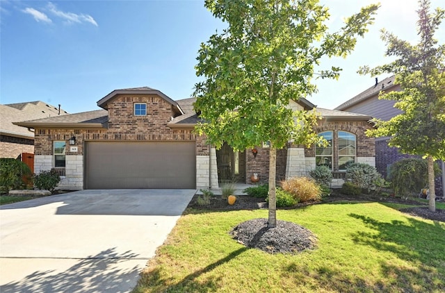 view of front facade featuring a front lawn and a garage