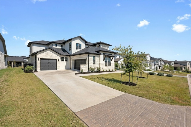 view of front of home featuring a front yard