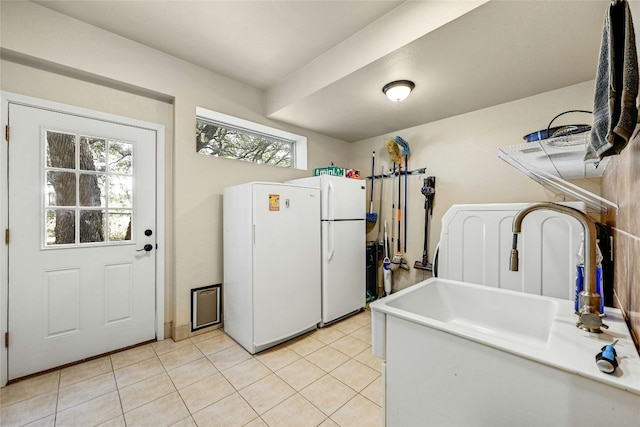 washroom featuring light tile patterned floors and sink