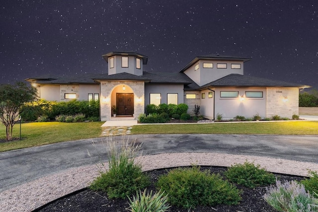 prairie-style home with a front yard