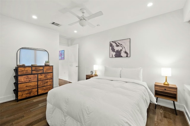 bedroom featuring recessed lighting, dark wood-type flooring, baseboards, and ceiling fan