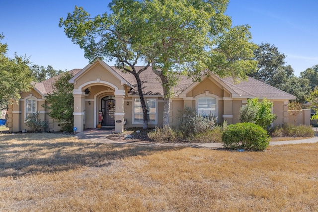 ranch-style home with a front yard