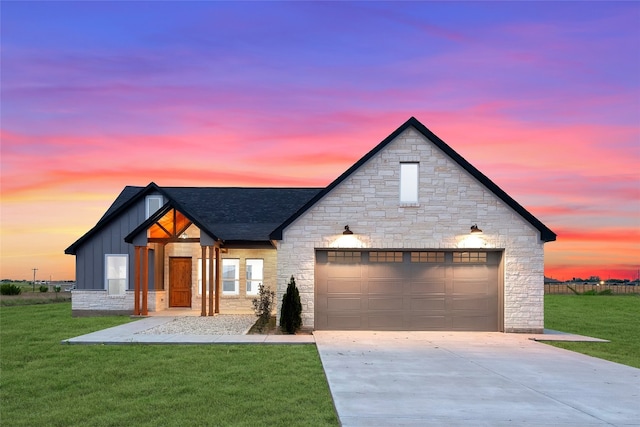 view of front of house featuring a yard and a garage