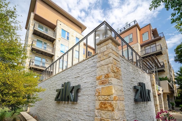 1900 Barton Springs Rd Unit 5042, Austin, TX 78704 - view of apartment building / complex