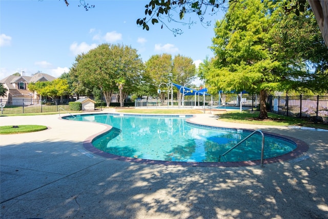 view of swimming pool