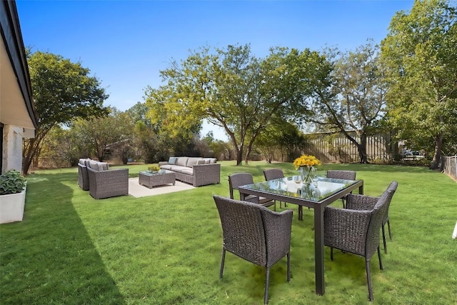 view of yard with an outdoor living space