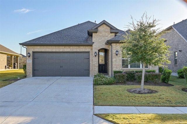 view of front of property featuring a front lawn and a garage