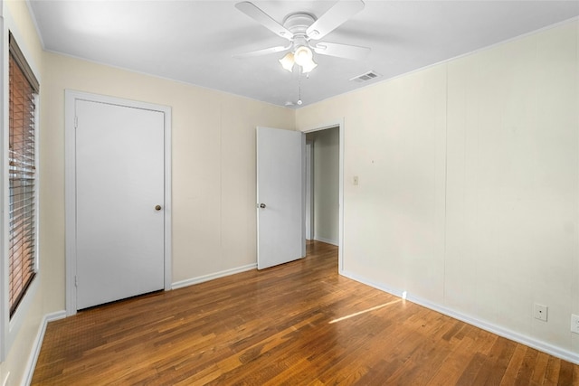 unfurnished bedroom with dark wood-type flooring and ceiling fan