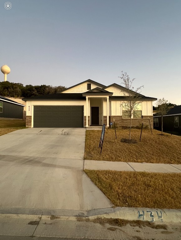 view of front facade with a garage