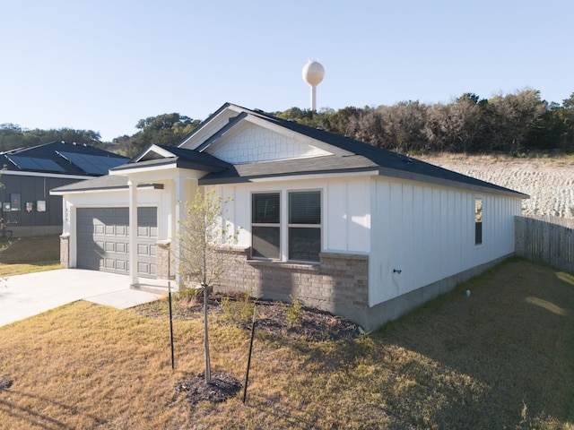 view of front of house with a front lawn and a garage