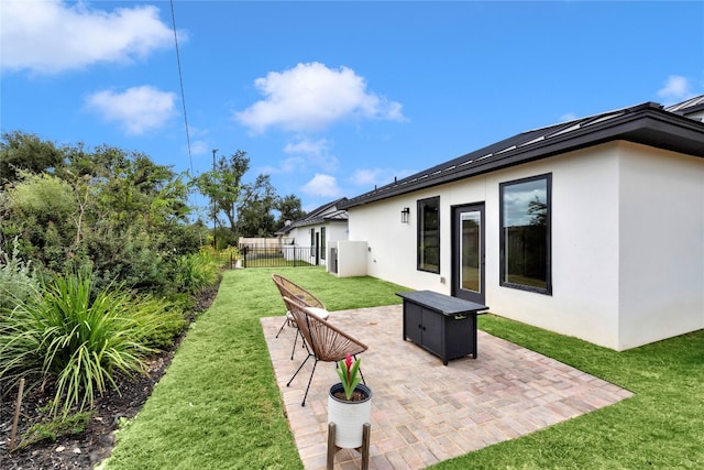 view of yard featuring a patio