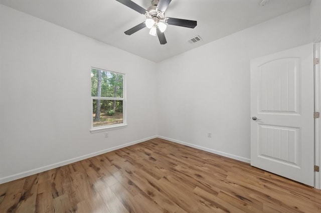 unfurnished room featuring light wood-type flooring and ceiling fan