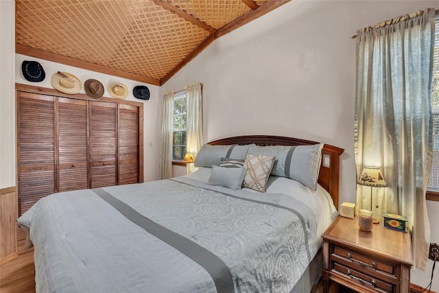 320 Pope Bnd S, Cedar Creek, TX 78612 - bedroom with a closet, lofted ceiling, and wood finished floors