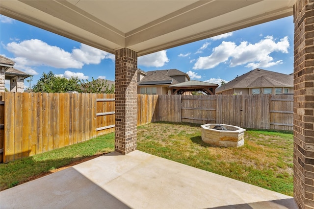 view of patio featuring an outdoor fire pit