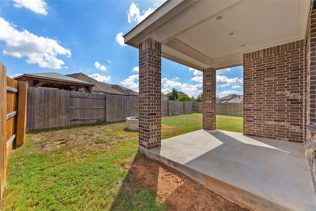 view of yard featuring a patio