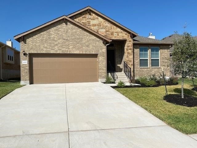 view of front facade featuring a front lawn and a garage