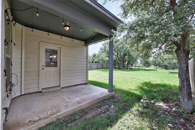 view of yard featuring a patio