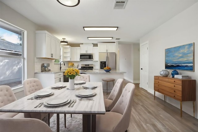 8222 Palace Pkwy, Austin, TX 78748 - dining area with light wood-style floors and baseboards