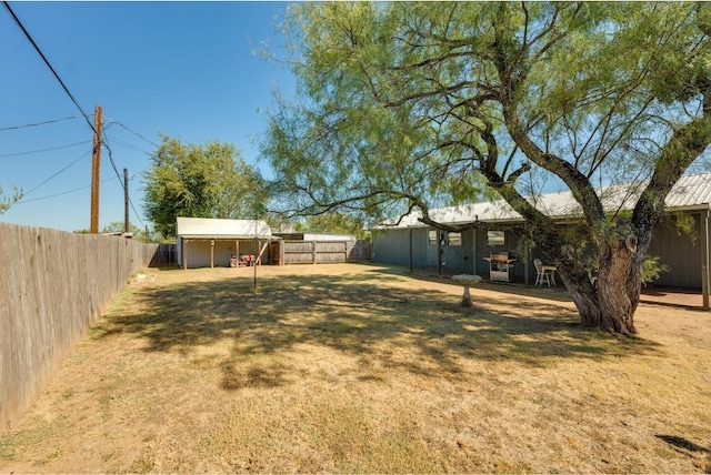 view of yard with a shed