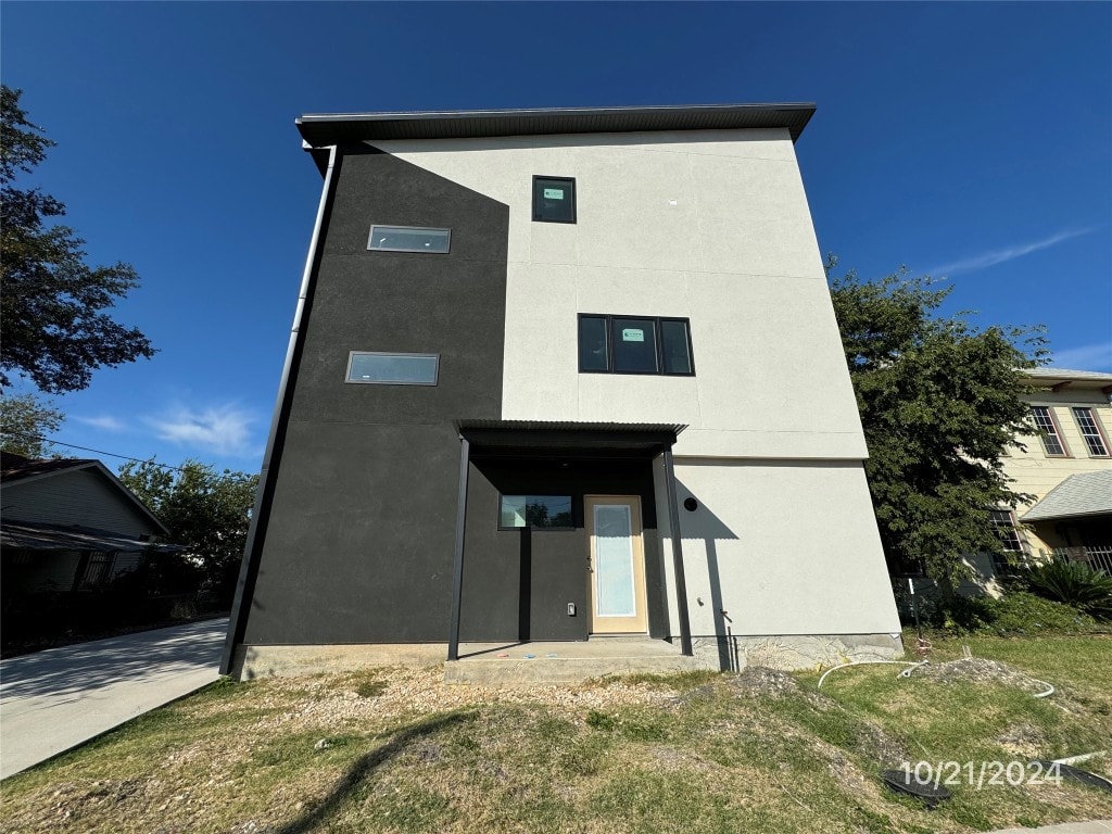 view of rear view of house