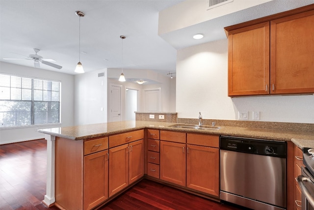 kitchen with ceiling fan, appliances with stainless steel finishes, kitchen peninsula, and dark hardwood / wood-style floors