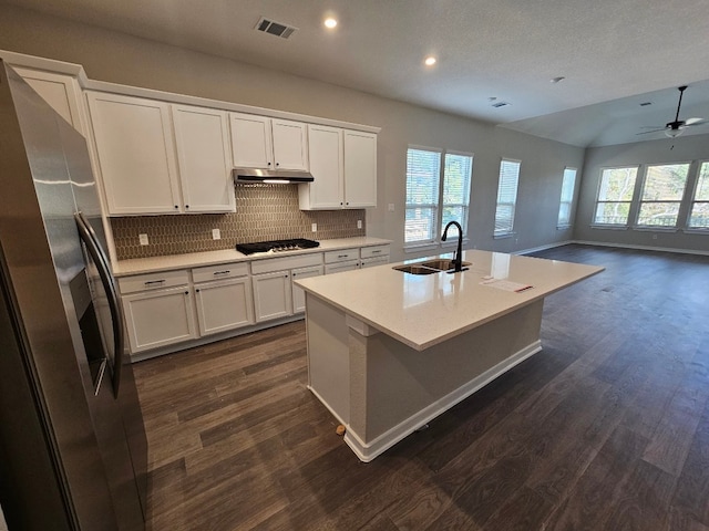 kitchen featuring tasteful backsplash, a kitchen island with sink, dark wood-type flooring, sink, and white cabinetry