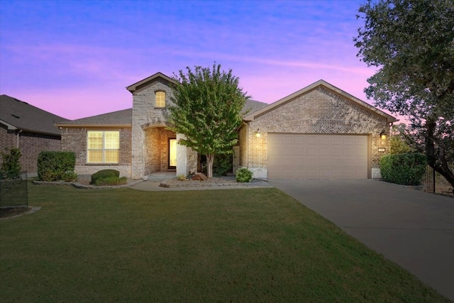 view of front facade featuring a yard and a garage