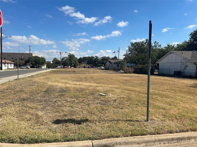 Listing photo 3 for 601 W St, Georgetown TX 78626