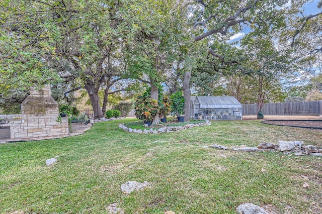 view of yard with a shed