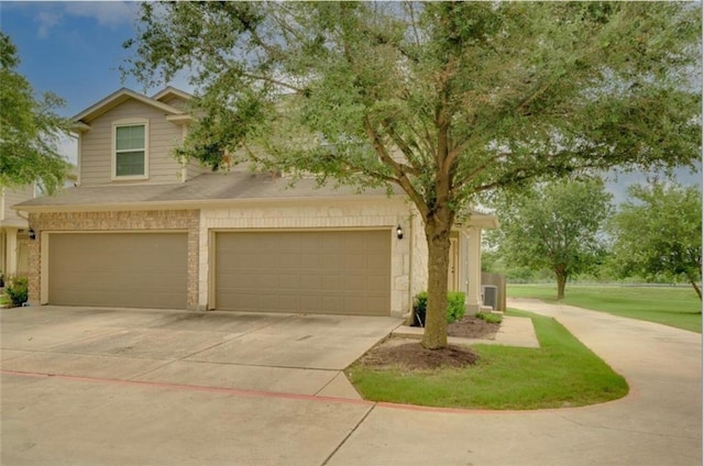 view of front of property featuring a front lawn and a garage