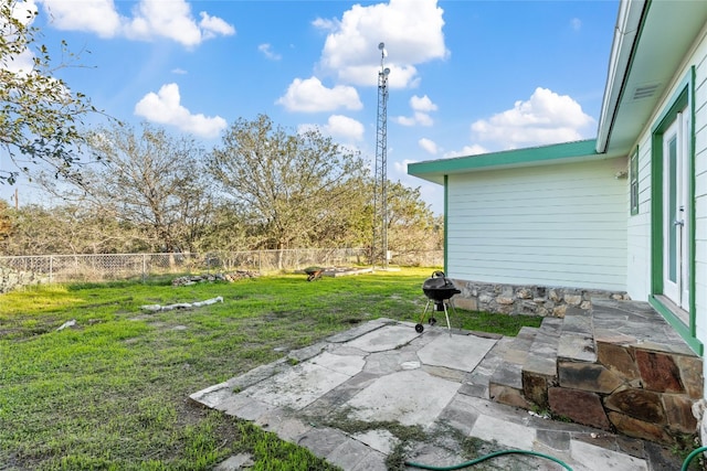 view of yard featuring a patio