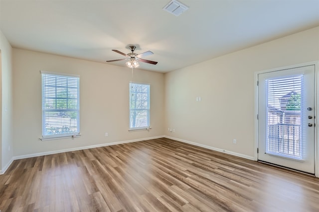 unfurnished room featuring light hardwood / wood-style floors and ceiling fan