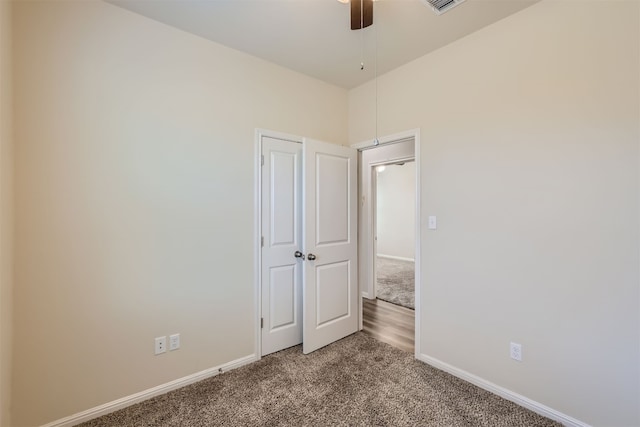 unfurnished room with carpet and ceiling fan