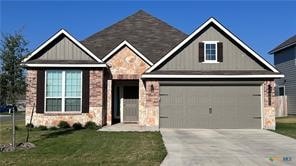 view of front facade featuring a front lawn and a garage