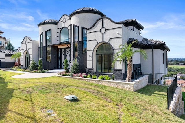 view of front of home with a front lawn