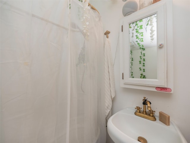 bathroom with sink