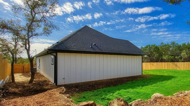 view of side of property featuring a yard