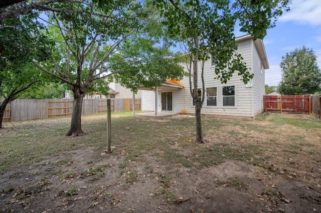 view of yard with a patio