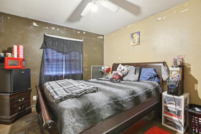 bedroom with ceiling fan